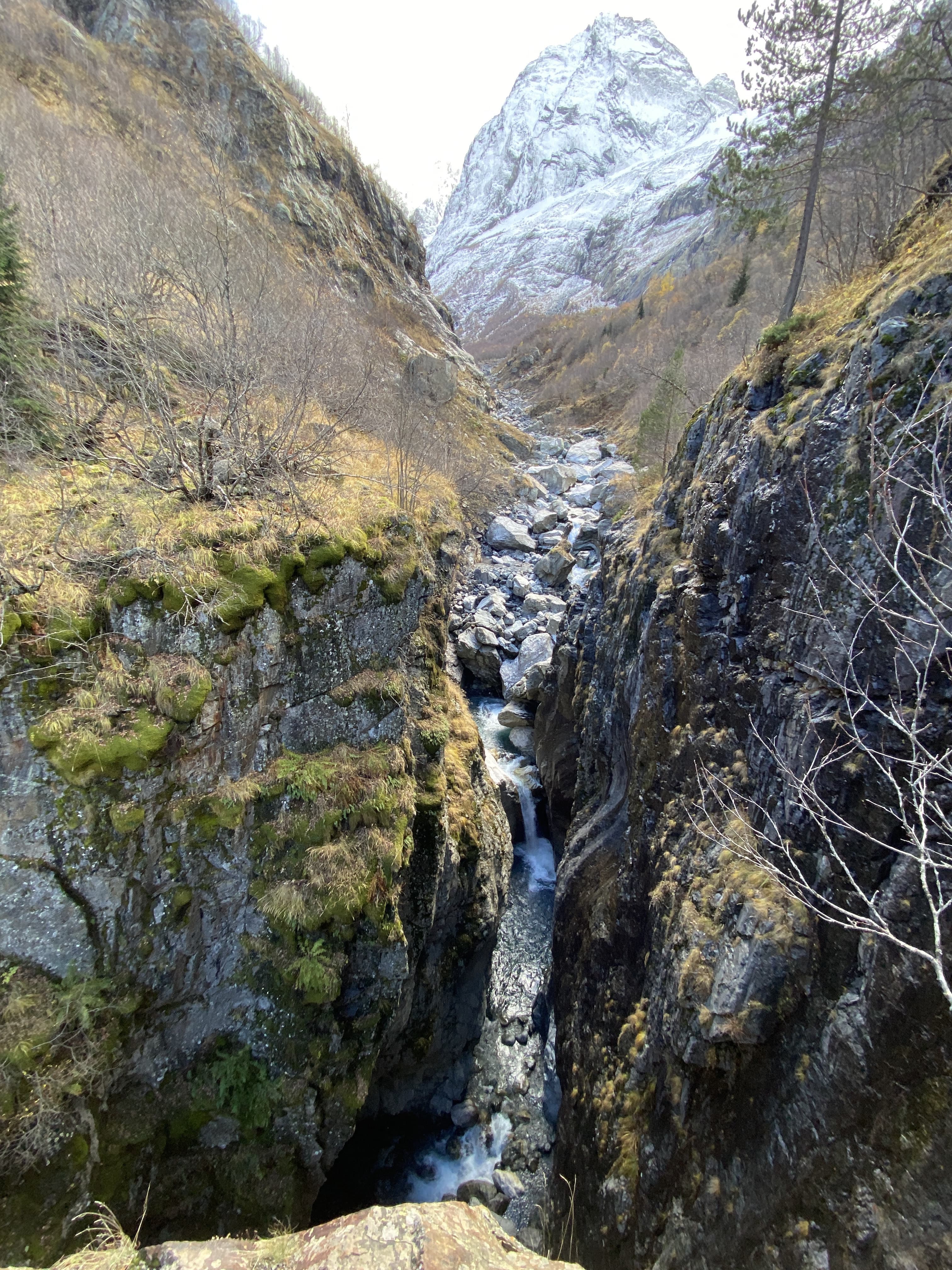 Devil's Mill Waterfall (Dombay) — photo 2