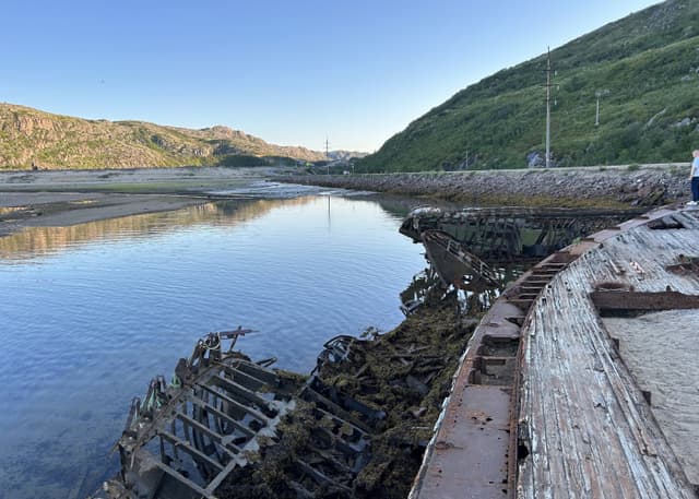 Кладбище кораблей (Териберка). Фотография 3