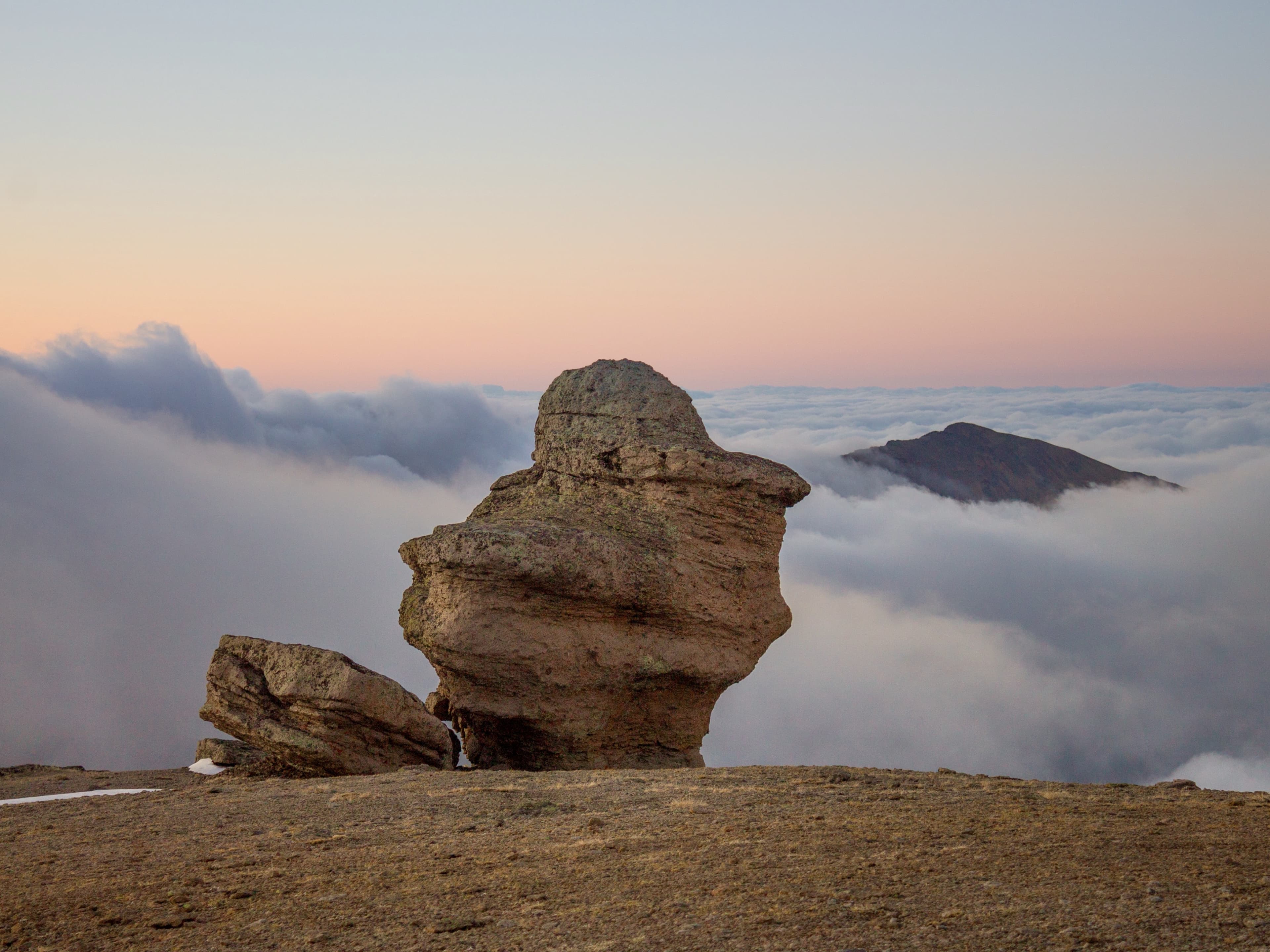 Каменные грибы Эльбруса — фотография 1