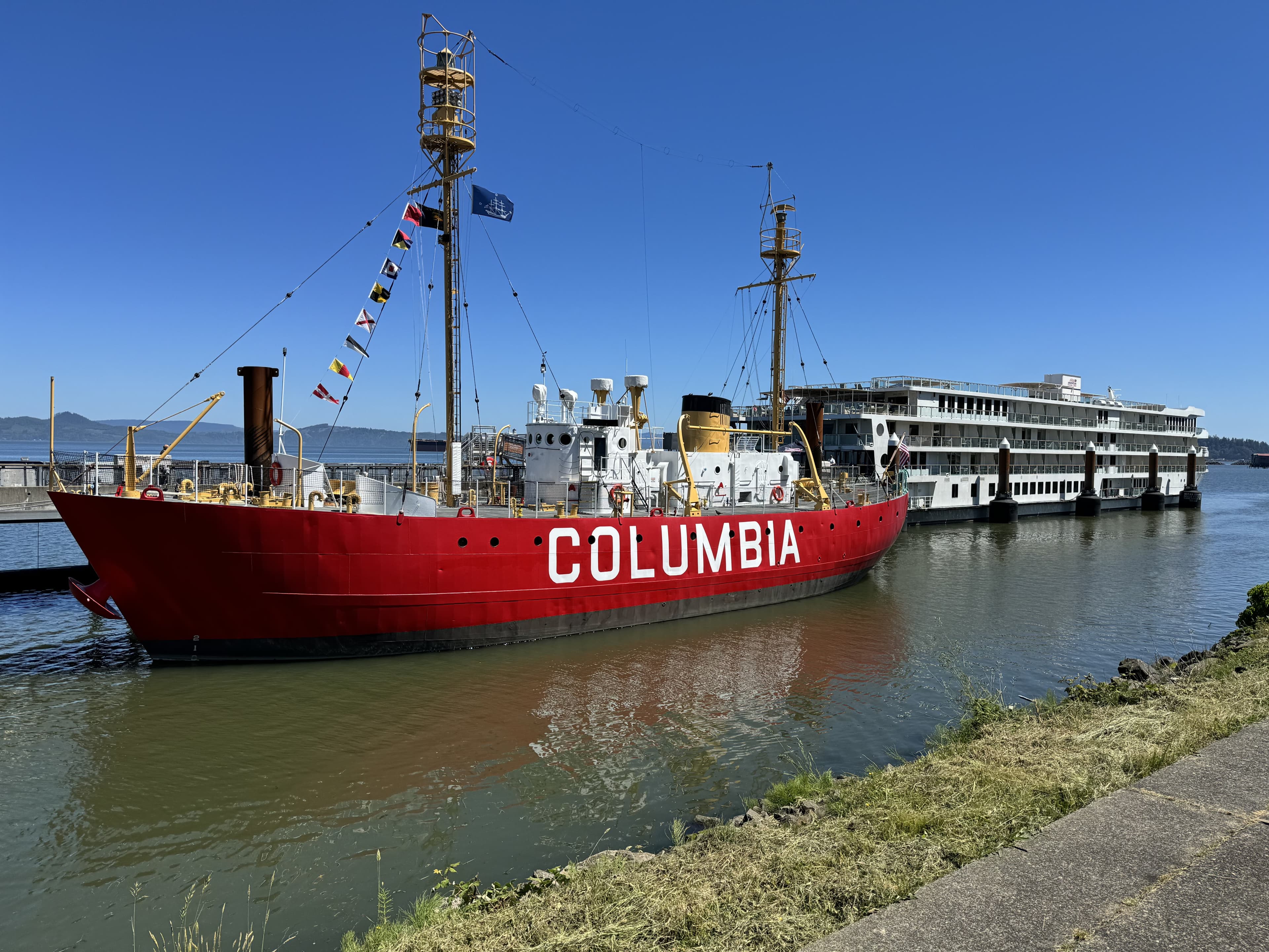 USS Columbia Lightship (WLV-604) — photo 1