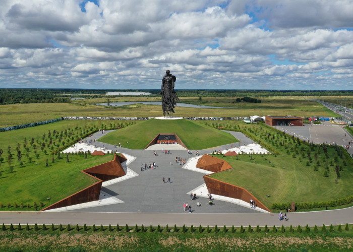 Ржевский мемориал Советскому солдату. Фотография 2