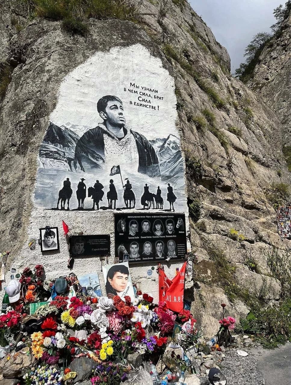 Памятная доска Сергею Бодрову — фотография 3