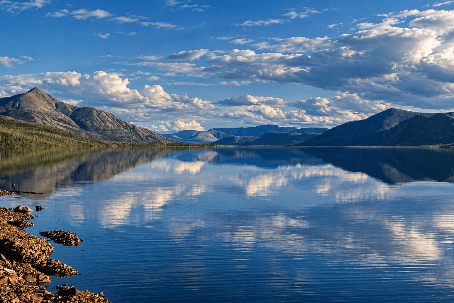 Lake Labynkyr — photo 1