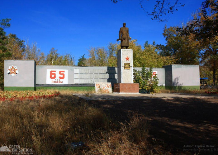Памятник войнам ВОВ (Нижняя Павловка). Фото 1