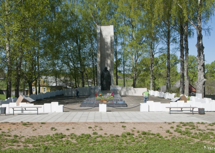 Памятник ВОВ (Холмец). Фото 1