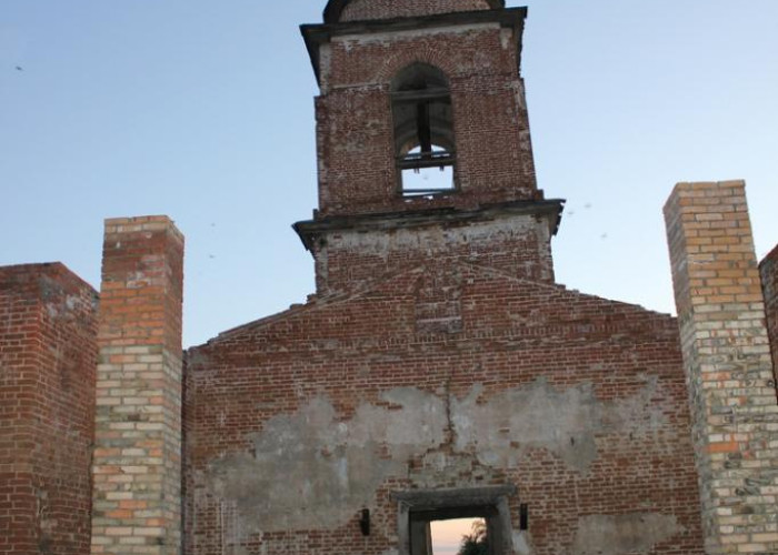Заброшеная церковь (Никольское). Фото 2