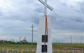 Крест на месте Воздвиженской крепости