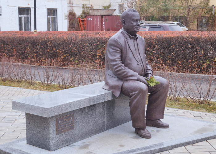 Памятник Эльдару Рязанову. Фото 4