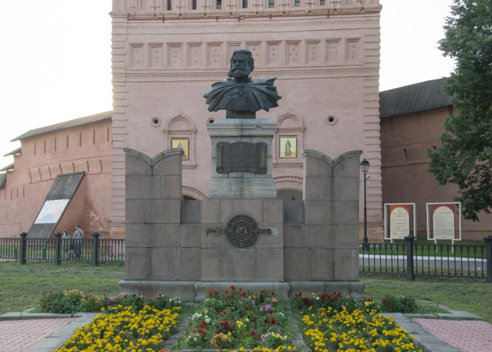 Памятник Дмитрию Пожарскому. Фото 2