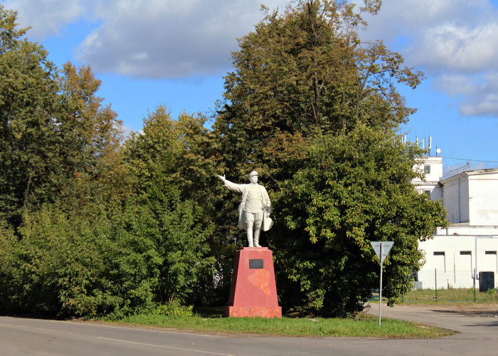 Памятник Кирову. Фото 1