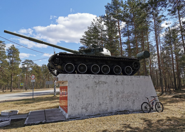 Памятник Танку Т-80 (Каменка). Фото 1