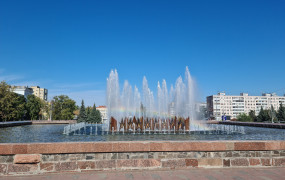 Самарский фонтан в честь 40-летия Победы