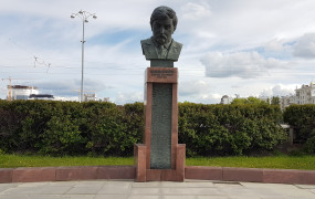 Памятник Д. Н. Мамину-Сибиряку