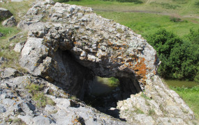 Скала Кольцо (пещера)